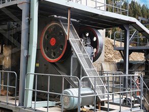 时产700-1000吨珍珠岩轮式移动制砂机